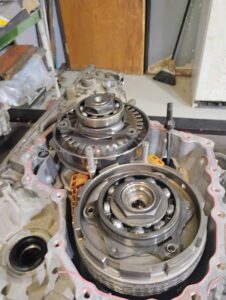 Automatic transmission internals with planetary gears