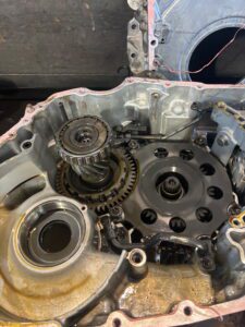 Open transmission gearbox with exposed gears